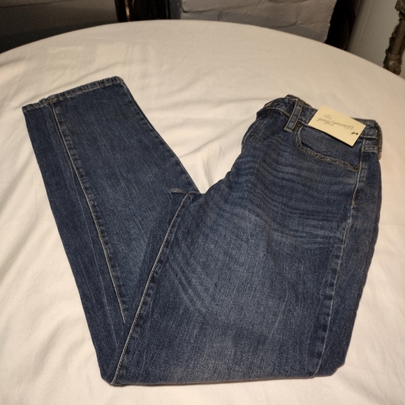 Universal Thread Washed Blue High-Rise Straight Leg Medium Wash Jeans - Picture 7 of 14